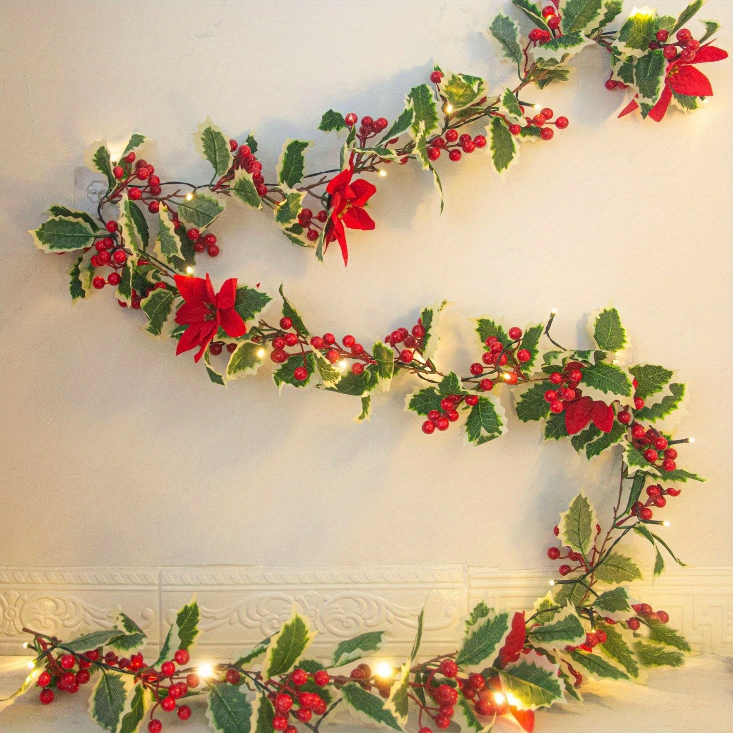 1-Set Festive 30-LED Lighted Christmas Garland (167.64 cm) with Red Berries & Holly Leaves – Battery Operated, Classic Design for Indoor or Outdoor Use. Perfect for Fireplace, Doorways, Gates, and Rooms. Ideal for Christmas
