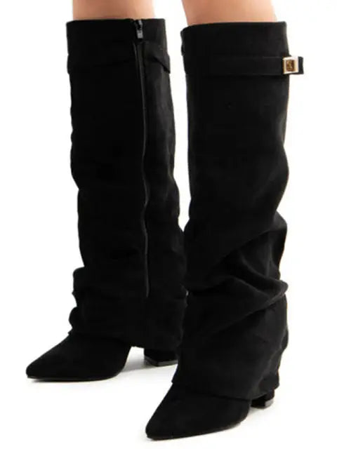 2025 Autumn/Winter Collection – Women’s Pointed-Toe Knee-High Boots with Metal Buckle. Featuring a thick high heel and sleek mid-leg design for a chic, fashionable look. Perfect for pairing with dresses or pants for elega