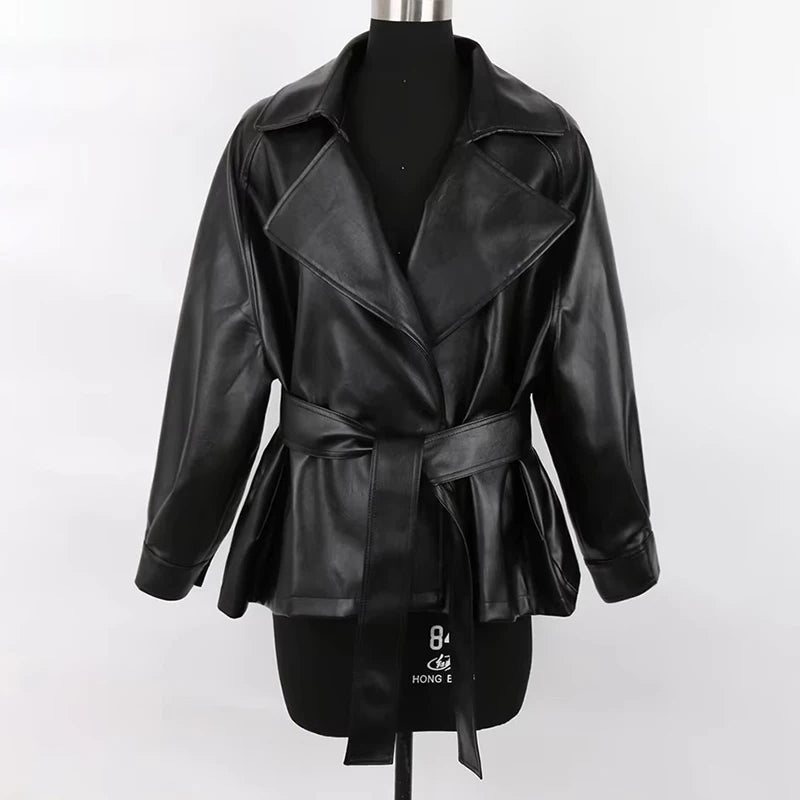 Mauroicardi 2025 Spring/Fall Collection – Women’s Short PU Leather Jacket. Crafted from soft, lightweight material with a fitted silhouette, raglan sleeves, and stylish sash detailing. Available in elegant brown and class