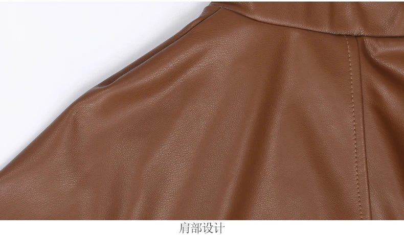 Mauroicardi 2025 Spring/Fall Collection – Women’s Short PU Leather Jacket. Crafted from soft, lightweight material with a fitted silhouette, raglan sleeves, and stylish sash detailing. Available in elegant brown and class