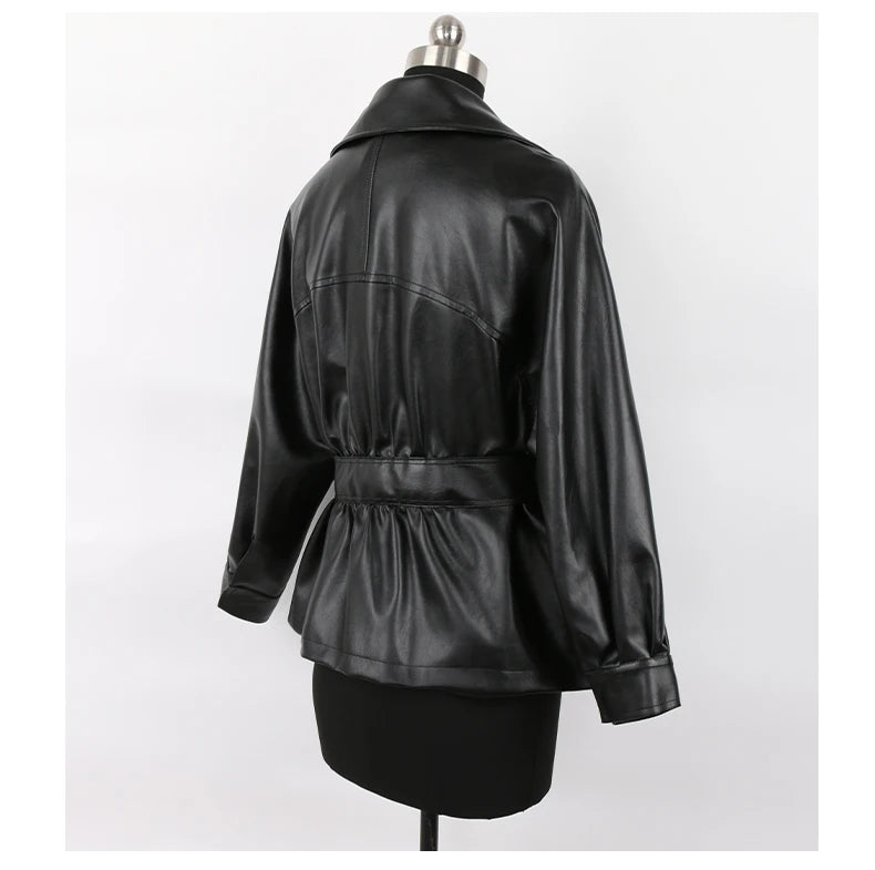 Mauroicardi 2025 Spring/Fall Collection – Women’s Short PU Leather Jacket. Crafted from soft, lightweight material with a fitted silhouette, raglan sleeves, and stylish sash detailing. Available in elegant brown and class