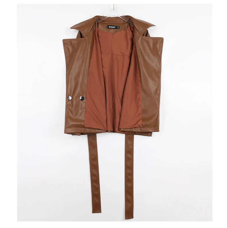 Mauroicardi 2025 Spring/Fall Collection – Women’s Short PU Leather Jacket. Crafted from soft, lightweight material with a fitted silhouette, raglan sleeves, and stylish sash detailing. Available in elegant brown and class
