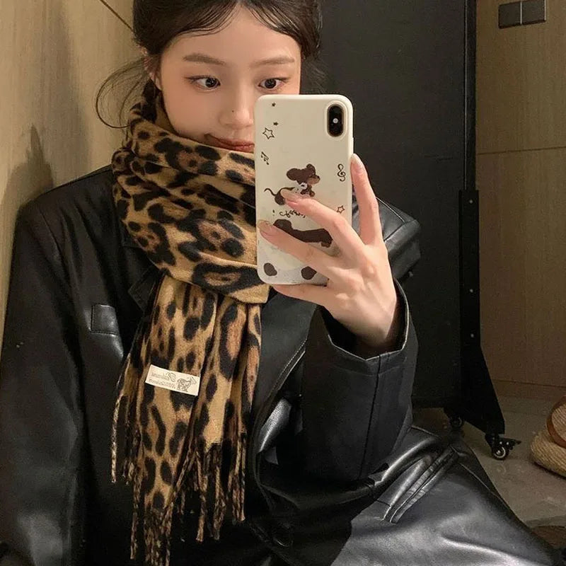 Luxury Leopard Print Tassel Scarf – Imitation Cashmere Wrap for Women. Thick, soft, and windproof design provides warmth and style during autumn and winter. Perfect as a fashionable shawl, wrap, or neck warmer for any occas