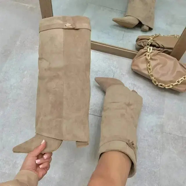 2025 Autumn/Winter Collection – Women’s Pointed-Toe Knee-High Boots with Metal Buckle. Featuring a thick high heel and sleek mid-leg design for a chic, fashionable look. Perfect for pairing with dresses or pants for elega