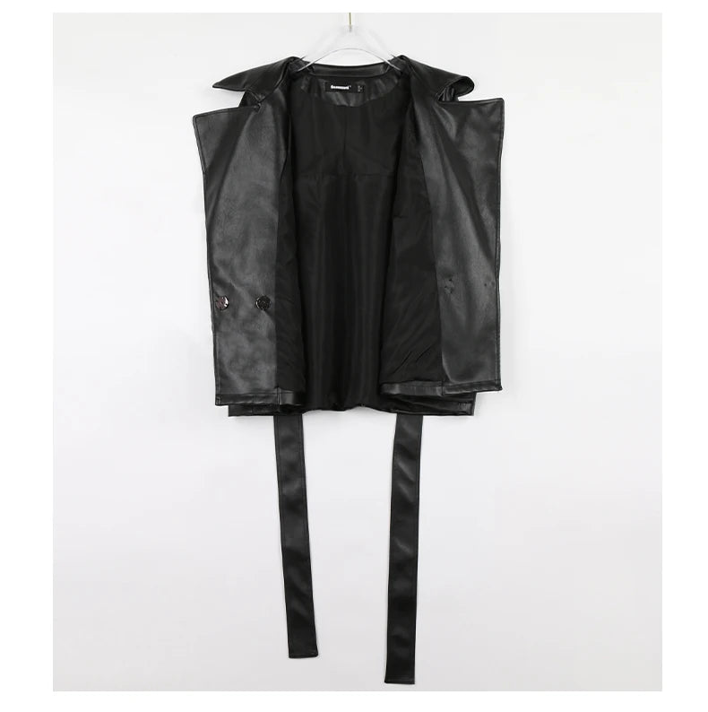 Mauroicardi 2025 Spring/Fall Collection – Women’s Short PU Leather Jacket. Crafted from soft, lightweight material with a fitted silhouette, raglan sleeves, and stylish sash detailing. Available in elegant brown and class