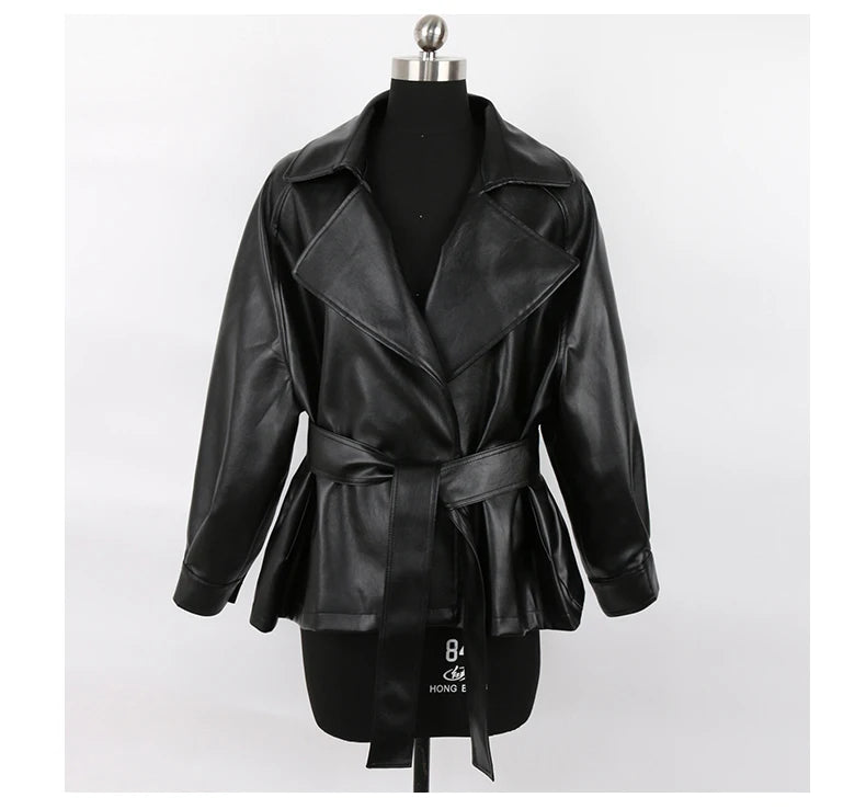 Mauroicardi 2025 Spring/Fall Collection – Women’s Short PU Leather Jacket. Crafted from soft, lightweight material with a fitted silhouette, raglan sleeves, and stylish sash detailing. Available in elegant brown and class