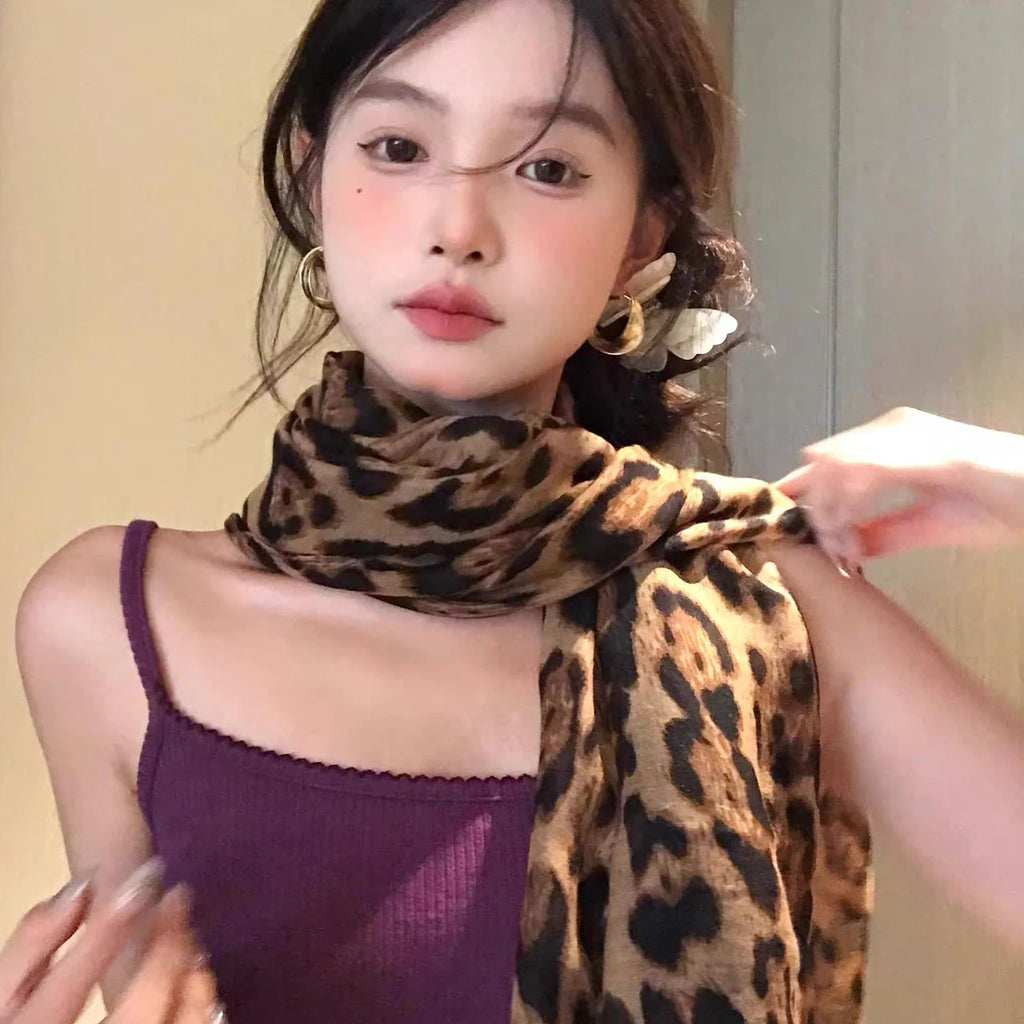 Luxury Leopard Print Tassel Scarf – Imitation Cashmere Wrap for Women. Thick, soft, and windproof design provides warmth and style during autumn and winter. Perfect as a fashionable shawl, wrap, or neck warmer for any occas