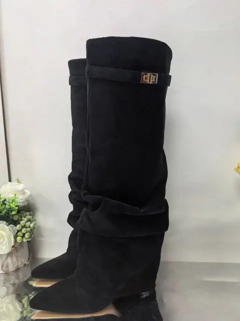 2025 Autumn/Winter Collection – Women’s Pointed-Toe Knee-High Boots with Metal Buckle. Featuring a thick high heel and sleek mid-leg design for a chic, fashionable look. Perfect for pairing with dresses or pants for elega