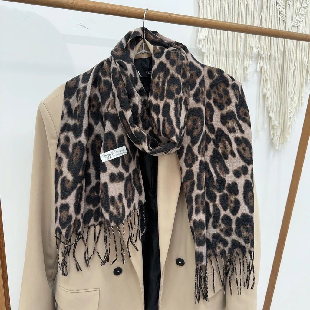Luxury Leopard Print Tassel Scarf – Imitation Cashmere Wrap for Women. Thick, soft, and windproof design provides warmth and style during autumn and winter. Perfect as a fashionable shawl, wrap, or neck warmer for any occas