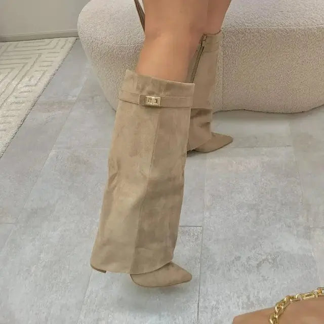 2025 Autumn/Winter Collection – Women’s Pointed-Toe Knee-High Boots with Metal Buckle. Featuring a thick high heel and sleek mid-leg design for a chic, fashionable look. Perfect for pairing with dresses or pants for elega