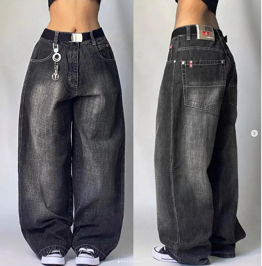 Unisex Streetwear Baggy Jeans – Washed Multi-Pocket Design.Y2K-inspired hip-hop and Harajuku style with a high waist and wide-leg fit.Durable, comfortable, and built for bold everyday looks.