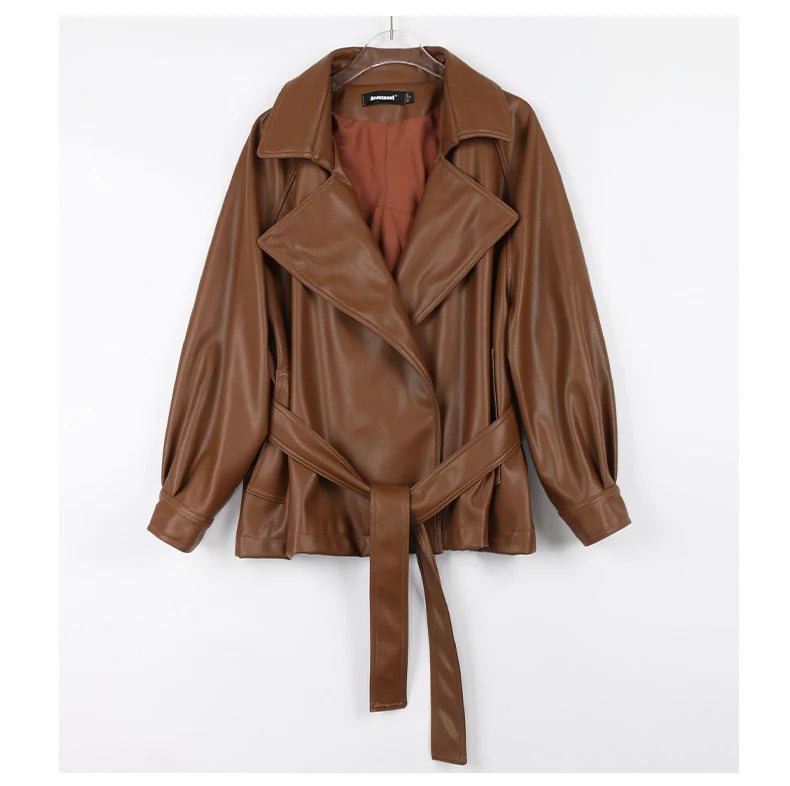 Mauroicardi 2025 Spring/Fall Collection – Women’s Short PU Leather Jacket. Crafted from soft, lightweight material with a fitted silhouette, raglan sleeves, and stylish sash detailing. Available in elegant brown and class